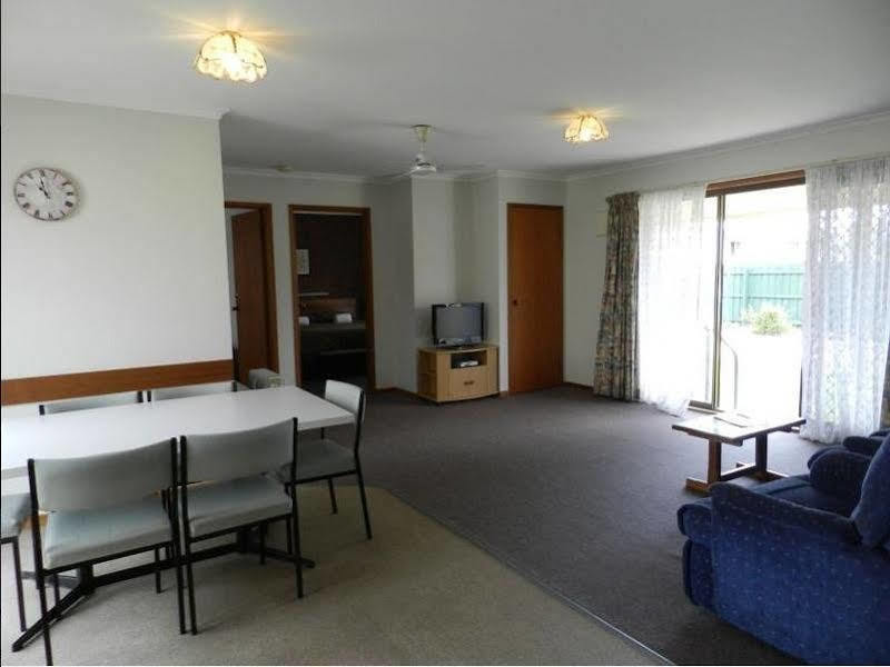 Lakes Jakaranda Holiday Units レイクス・エントランス エクステリア 写真