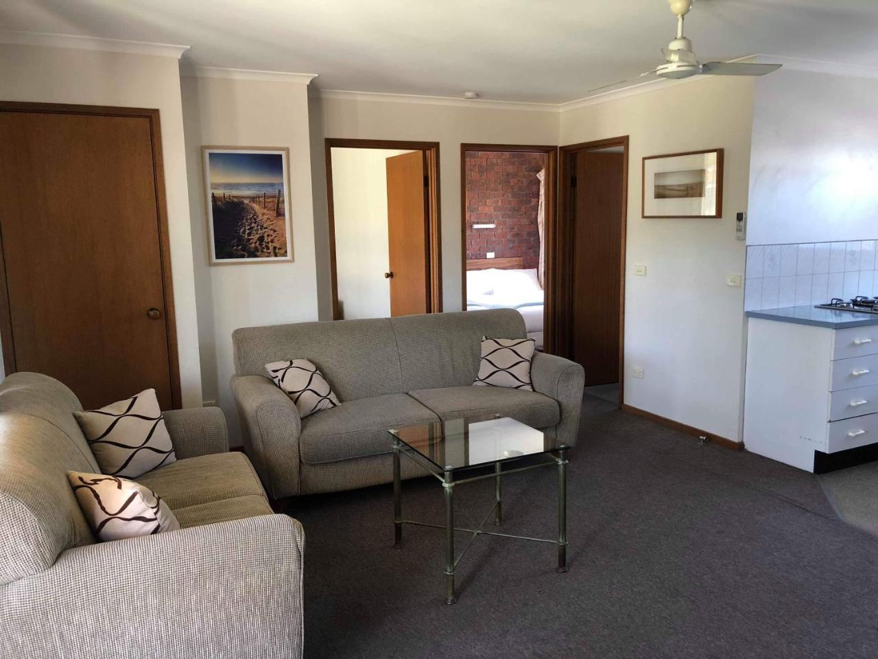 Lakes Jakaranda Holiday Units レイクス・エントランス エクステリア 写真