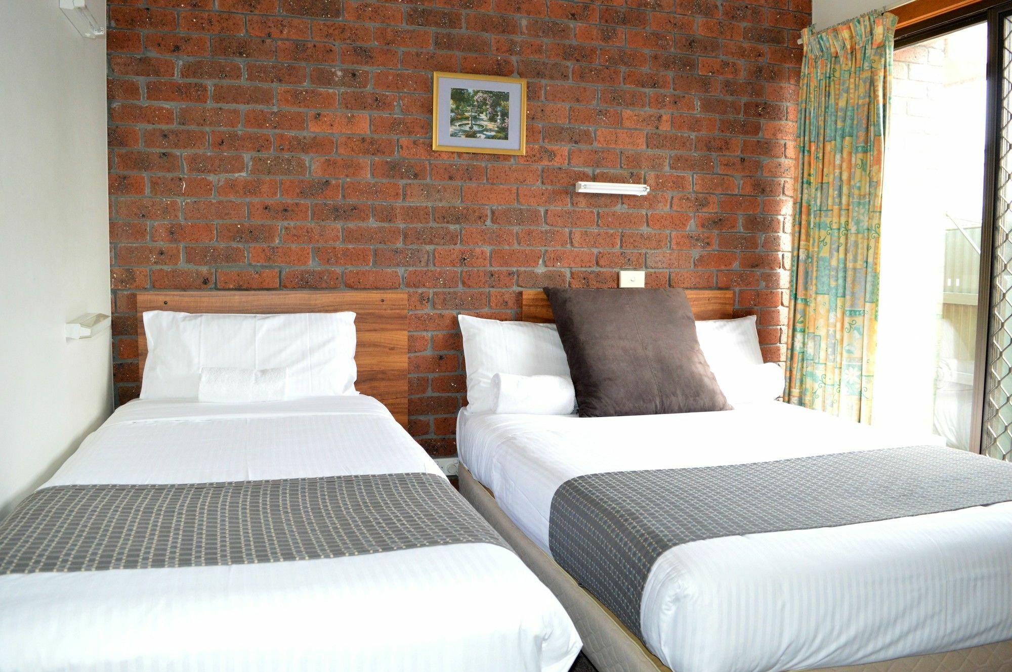 Lakes Jakaranda Holiday Units レイクス・エントランス エクステリア 写真
