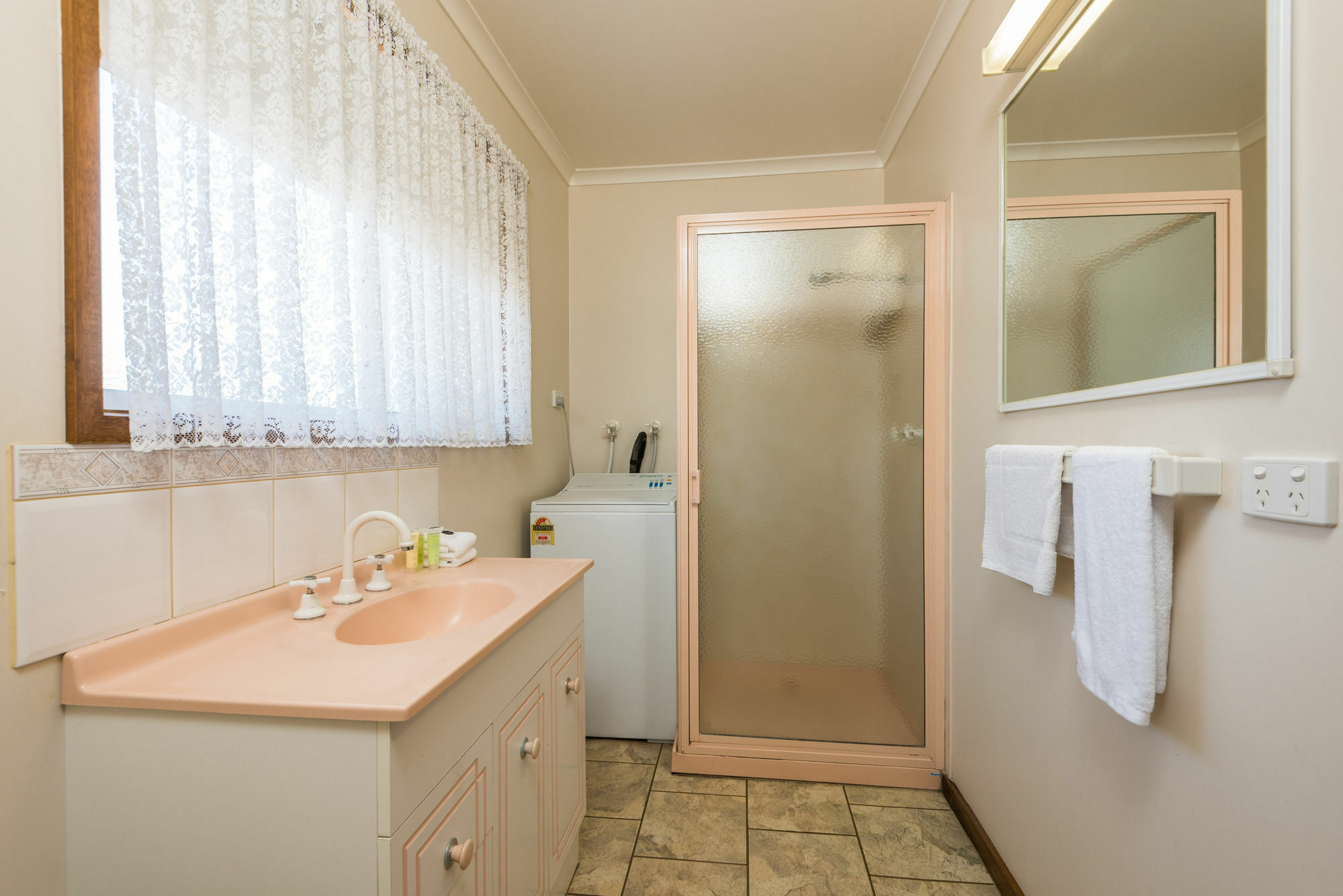 Lakes Jakaranda Holiday Units レイクス・エントランス エクステリア 写真