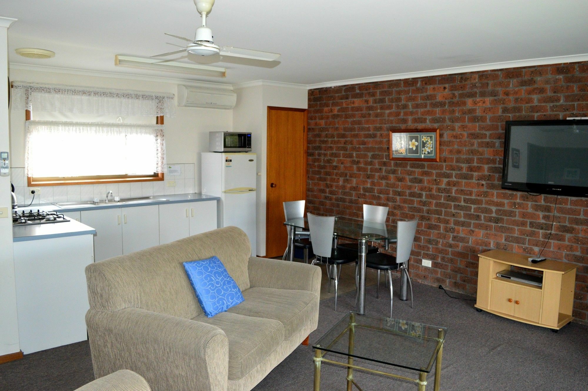 Lakes Jakaranda Holiday Units レイクス・エントランス エクステリア 写真