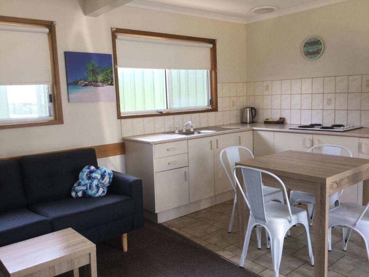 Lakes Jakaranda Holiday Units レイクス・エントランス エクステリア 写真